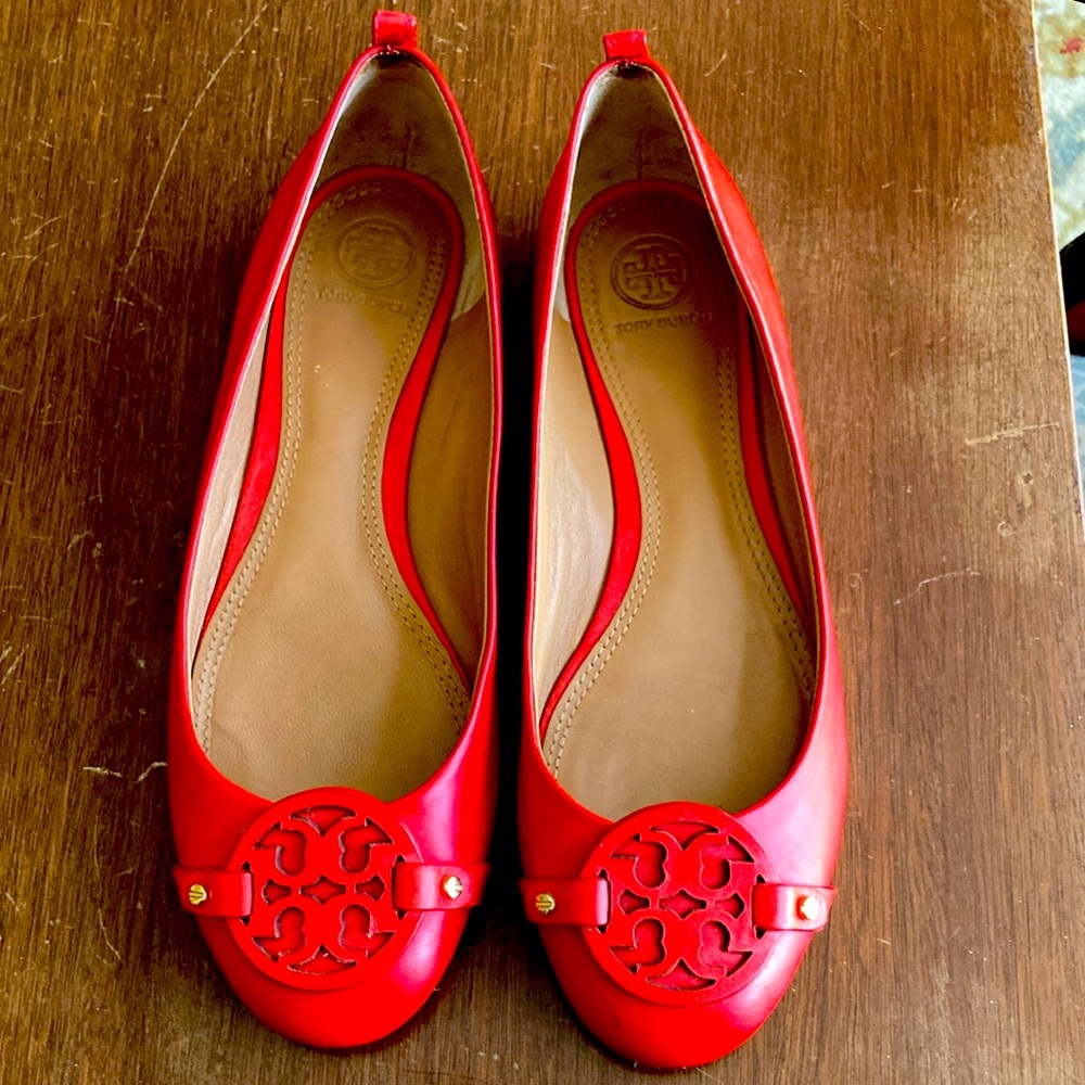 Tory Burch red flats 8.5.  Excellent condition.